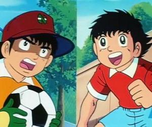 yapboz Kaleci olarak oynayan futbolcu Tsubasa Ozora ve arkadaşı Genzo Wakabayashi